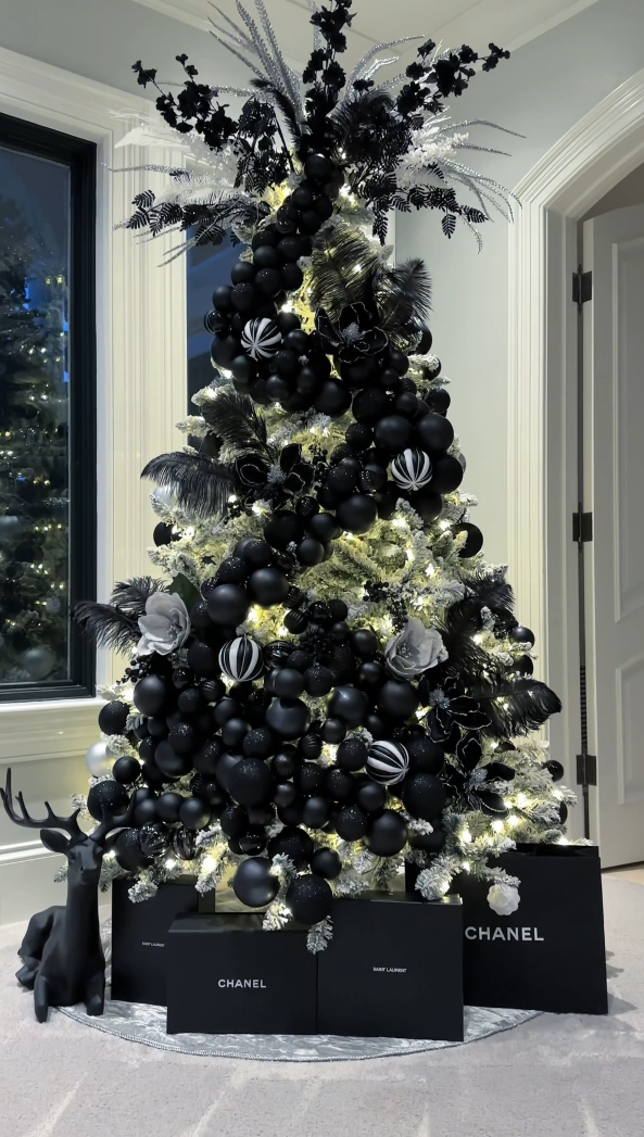 Schwarzer Premium-Tannenbaum – Stylisches Weihnachts-Highlight für moderne Wohnzimmer & luxuriöse Festtage 🎁🌲 150cm