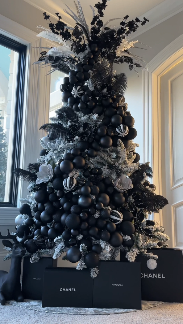 Schwarzer Premium-Tannenbaum – Stylisches Weihnachts-Highlight für moderne Wohnzimmer & luxuriöse Festtage 🎁🌲 150cm
