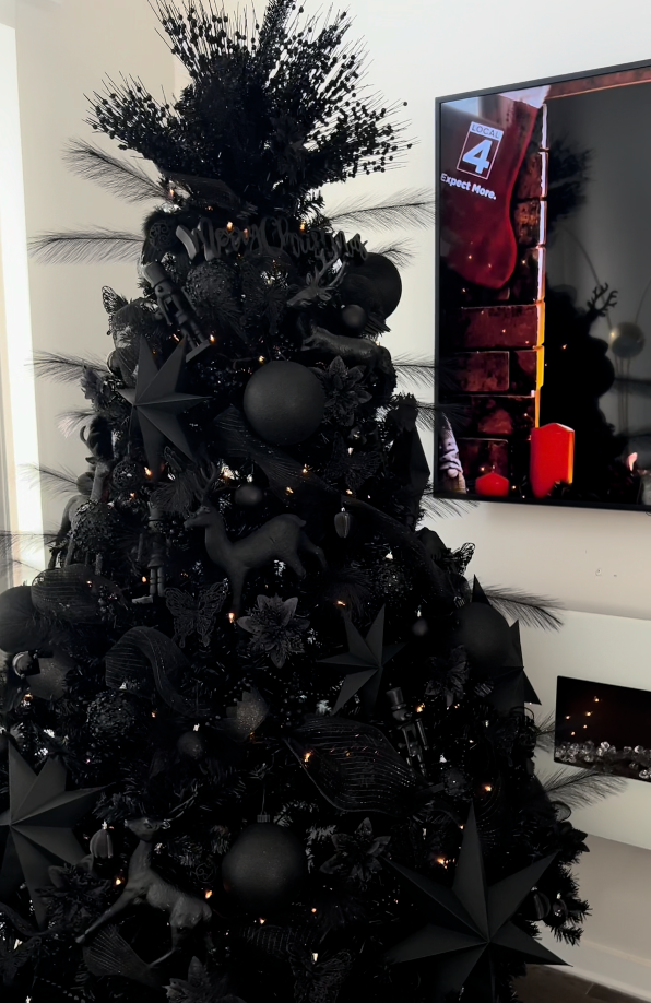 Schwarzer Premium-Tannenbaum – Stylisches Weihnachts-Highlight für moderne Wohnzimmer & luxuriöse Festtage 🎁🌲 150cm