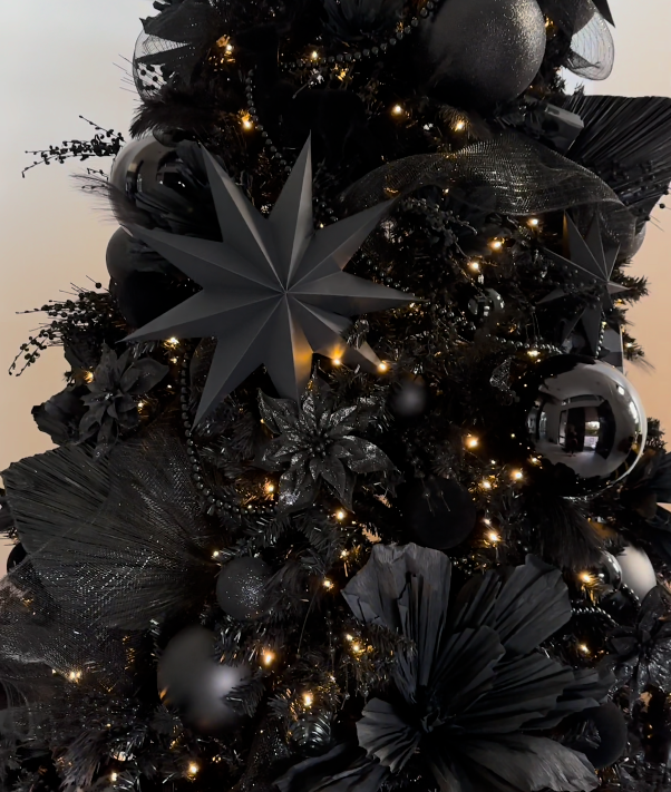 Schwarzer Premium-Tannenbaum – Stylisches Weihnachts-Highlight für moderne Wohnzimmer & luxuriöse Festtage 🎁🌲 150cm